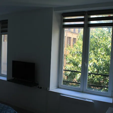 Charmant Cachet Apartment *